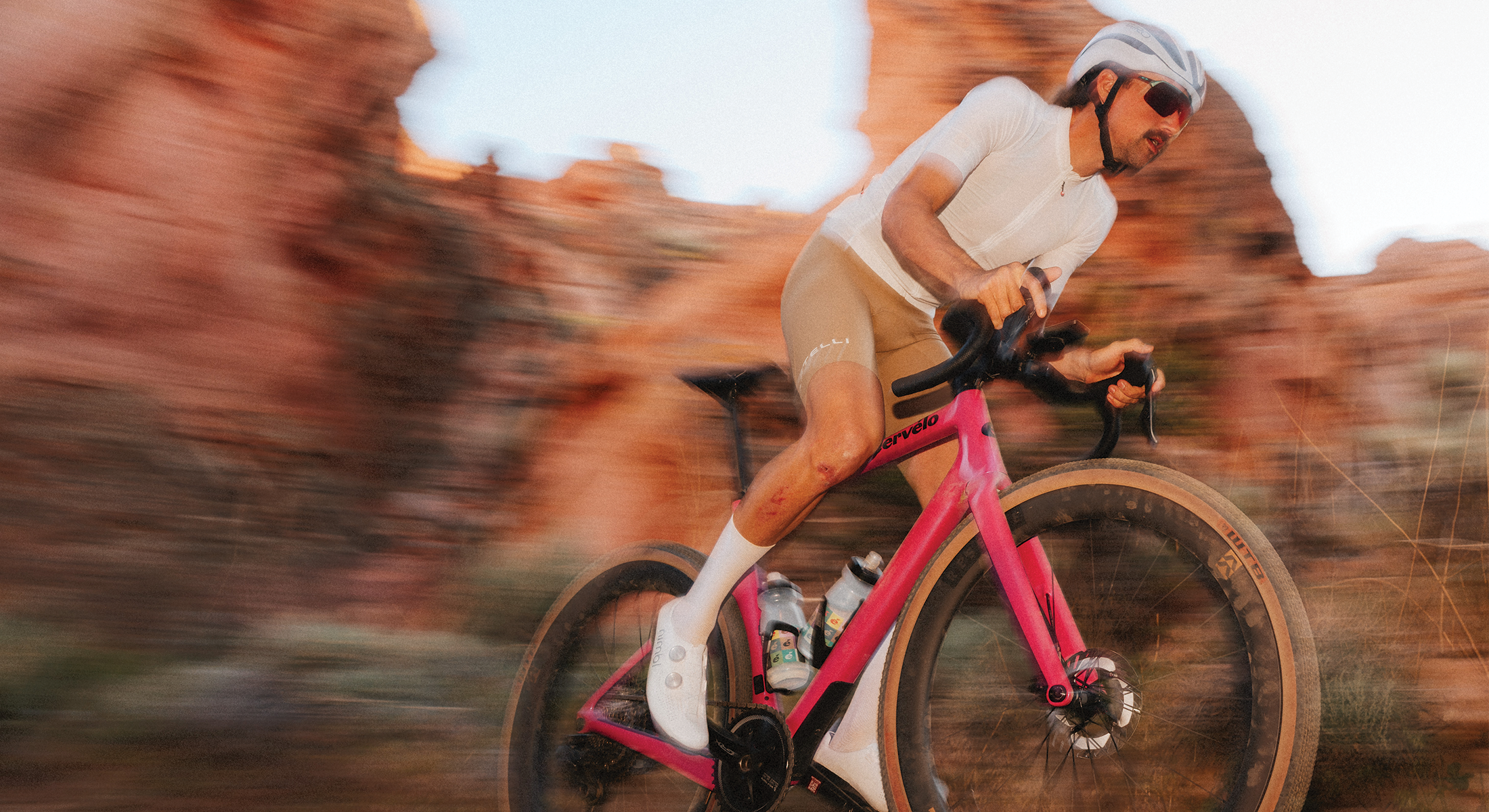 Cervélo Áspero in Fahrt auf Schotter