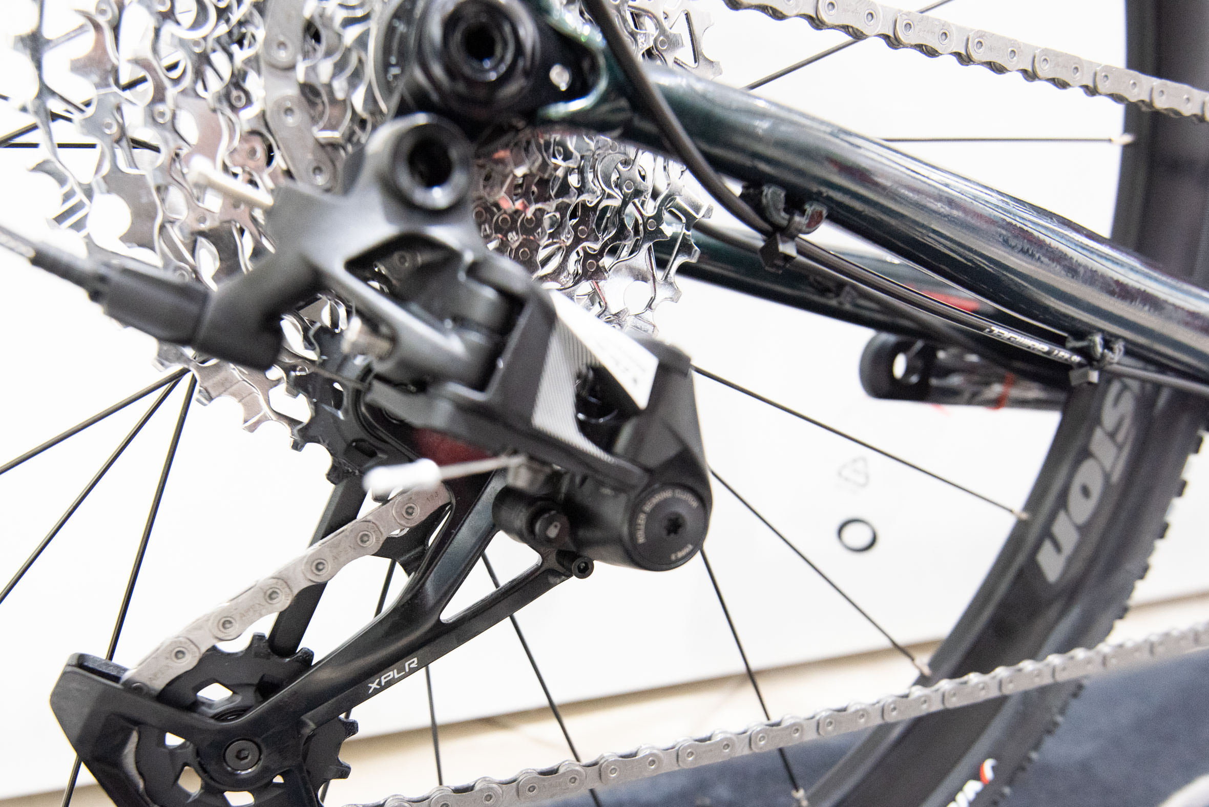 Argon 18 Gravel Bike Grey Matter SRAM APEX XPLR | 2025