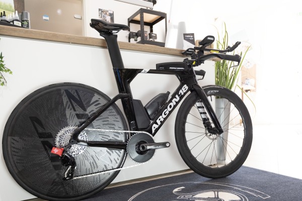 | Triathlon Bike Argon 18 E-117 Rival eTap AXS Zipp - Schwarz | 2025