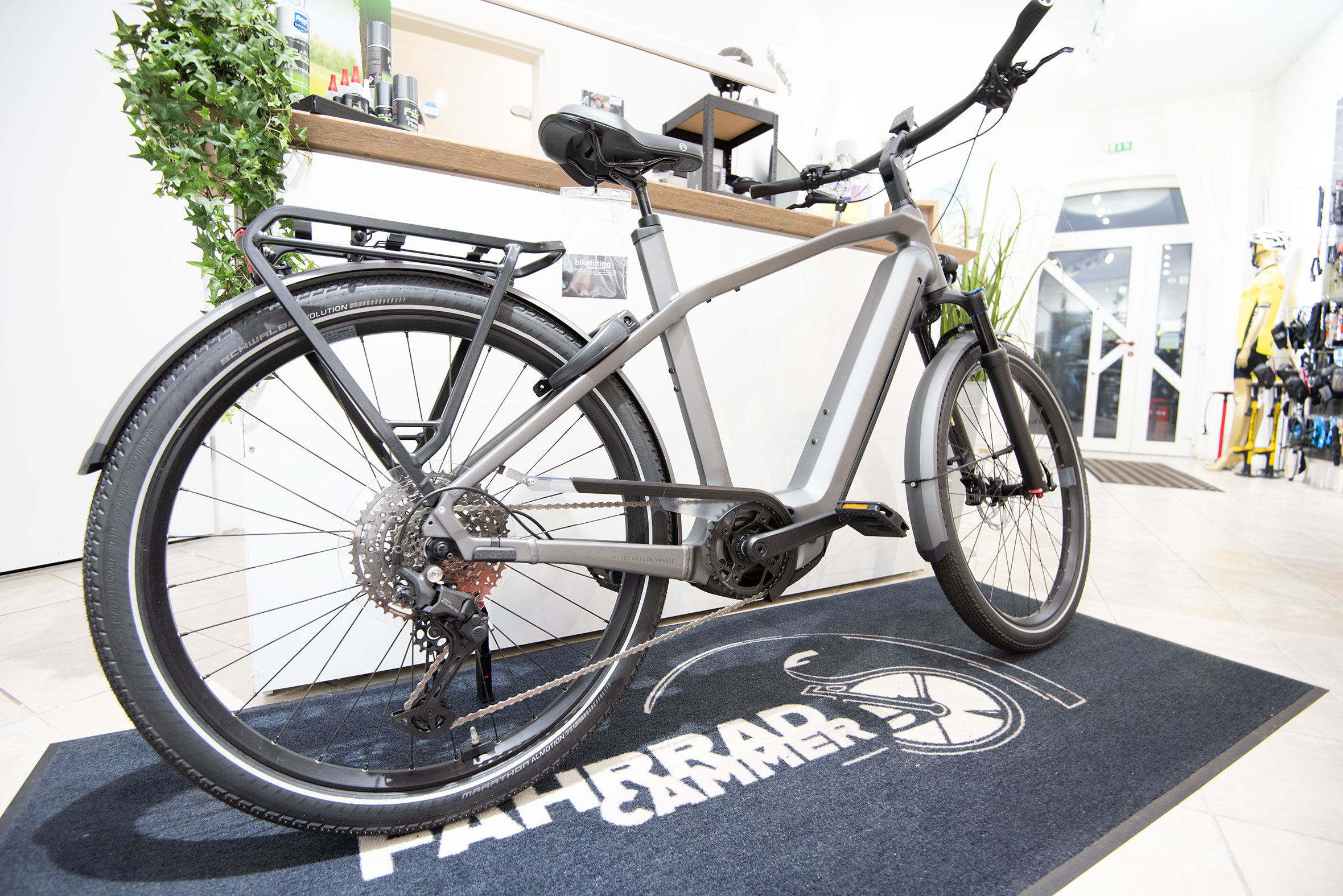 Kalkhoff-Entice-7-Move-Diamond-Trekking-diamondblack-3