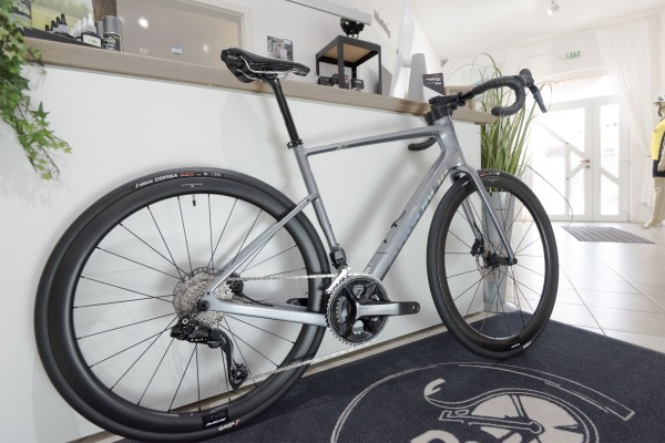 | Rennrad Argon 18 Krypton - Shimano 105 Di2 Rainbow Grey | 2025